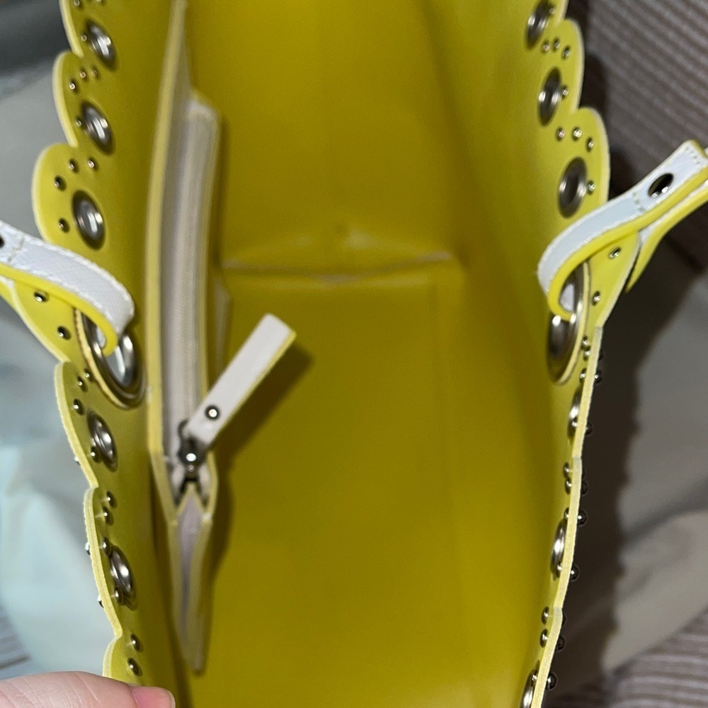 Nine West Stylish White and Yellow Tote Bag with Silver Detailing Quality Detail - Picture 5 of 9